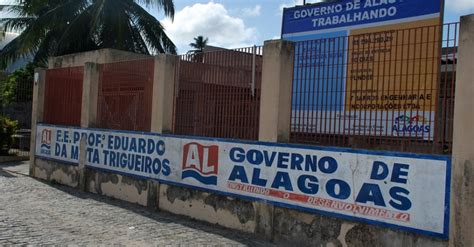 Escolas em reforma atrasam ano letivo em Alagoas - Fotos - UOL Educação