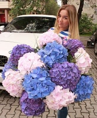 FLOWER DELIVERY ROME ,ITALY 24/7 ONLINE FLOWERS SHOP IN ROME