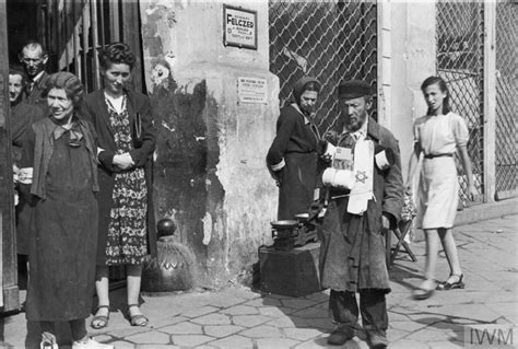 Daily Life In The Warsaw Ghetto Ww2 The Holocaust Iwm