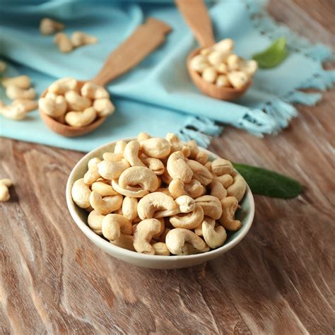 Healthy Snack: Roasted Cashews - Cashews