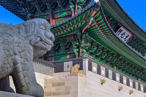 Premium Photo Gwanghwamun Gate The Main Gate Of Gyeongbokgung Palace