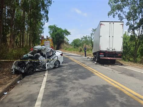 Carro Da Prefeitura Bate De Frente Com Caminhão E Deixa Motorista Morto