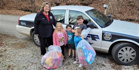 Photos Sheriff S Department Distribute Donations From Cram The