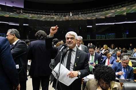 Congresso Derruba Veto E Mant M Pena Para Divulga O De Fake News