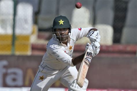 Sarfaraz Ahmed And Imam Ul Haq S Partnership Reached At Lunch