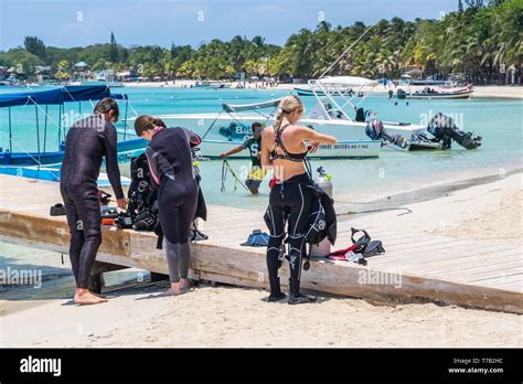 Scuba Enthusiasts Prepare To Dive On The Mesoamerican Barrier Reef Off