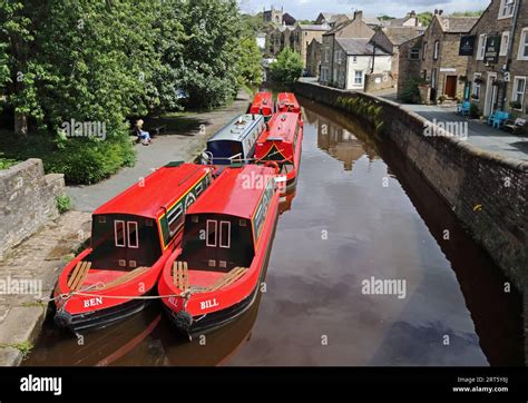 Narrowboats On Springs Branch Canal Hi Res Stock Photography And Images