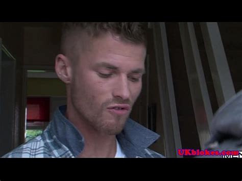 Deportistas Musculosos En Trio Chupando XVIDEOS