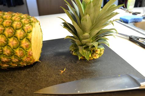 regal me: How To: Pineapple Carving