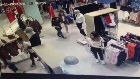 Malaysian Pickpockets Steal Phone And Scram But Caught By Cctv Footage