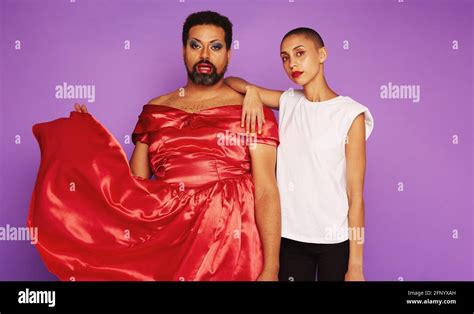 Hombre Vestido De Mujer Y Mujer Vestido De Hombre Modelos Que Rompen