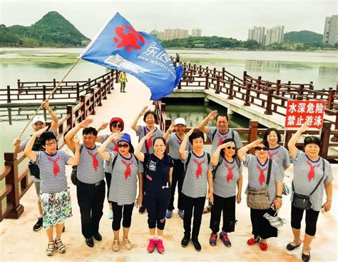 “中国大妈”旅游拍照标准动作集萃！炫翻天！ - 路边野花不採白不採发表于 我爱我家 - 论坛 | 文学城