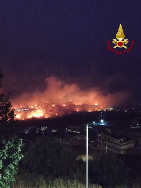 Incendio A Naso Vicino Alle Case Chiuso E Poi Riaperto Un Tratto Di