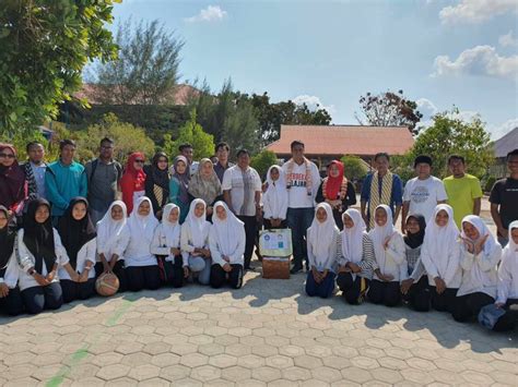 Kisah Leni Siswi Yatim Piatu Di Wakatobi Jalan Kaki Km Demi Bisa Sekolah