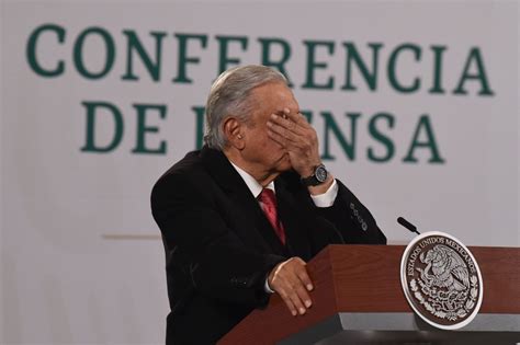 Amlo Lamenta Muerte De Vicente Fern Ndez S Mbolo De La Canci N