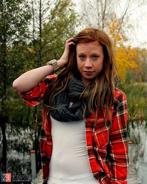 Super Hot Fledgling Model Honey ZB Porn