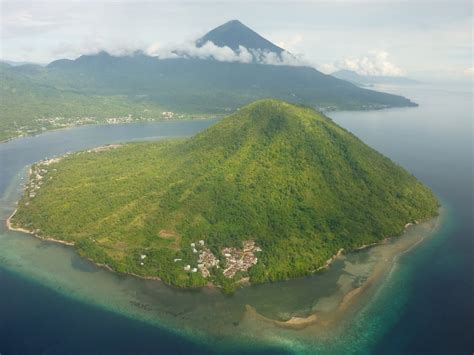 tempat wisata pilihan berlibur  maluku utara maluku utara