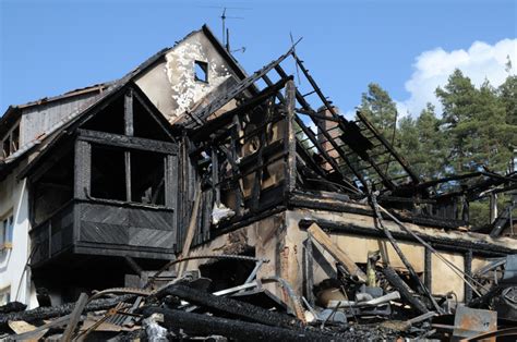 Burnt House - iStock_000020193384Small - Heartland Public AdjustingHeartland Public Adjusting