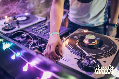 6 Reasons Why We Love Djing With Vinyl