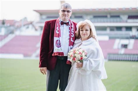 FOTO CFR iști până la capăt Cuplu de clujeni fotografii pe stadionul