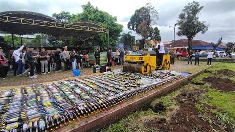 Bersama Wali Kota Dan Dandim Polresta Kota Bogor Musnahkan Miras