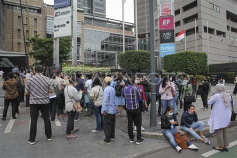 Dampak Gempa Banten Di Jakarta Antara Foto