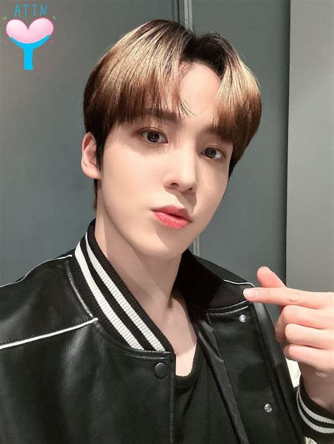 Pin By Nd On Ateez Fancafe Jeong Yun Ho Record Label Solo Pics