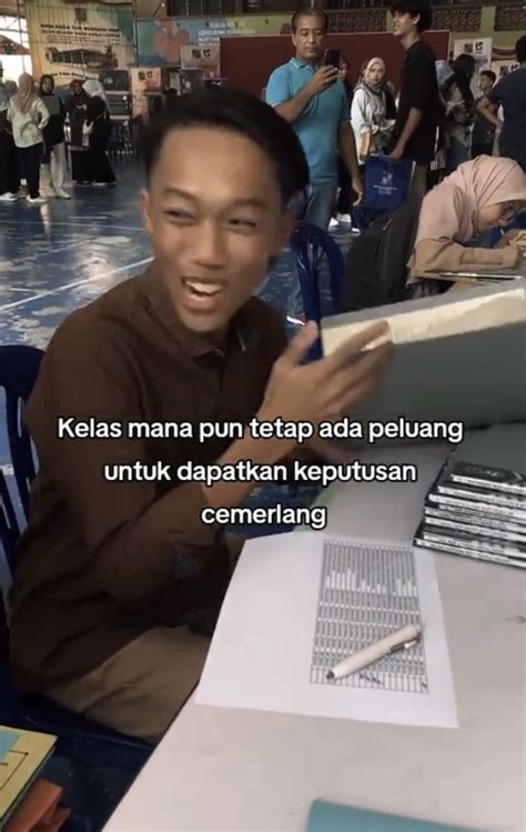 Cikgu Sebak Tengok Reaksi Budak Kelas Belakang Ambil Slip SPM Tak