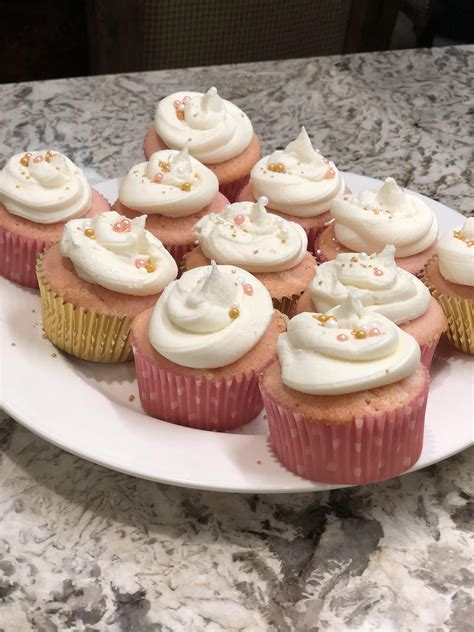 Ros Champagne Cupcakes I Made For A Coworker Who Got Engaged R Baking