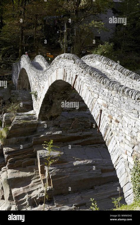 Lavertezzo (Ticino) - Roman bridge Stock Photo - Alamy