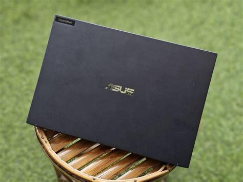 Asus ExpertBook B9 Review: Portable and Powerful - TechPP