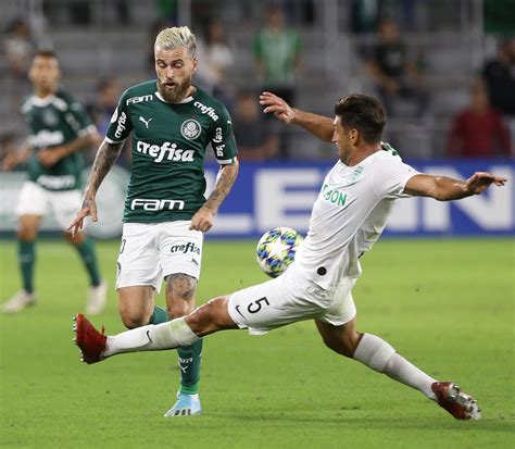 Lucas Lima explica nova função no Palmeiras e elogia dupla Veiga