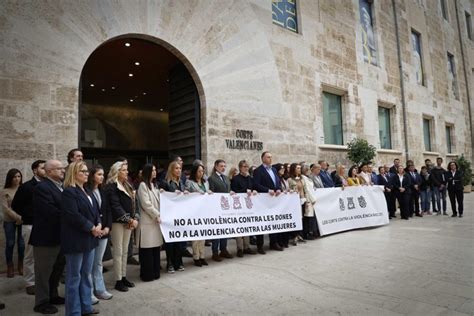 La Comunitat Valenciana Se Une Para Condenar El Asesinato Machista De