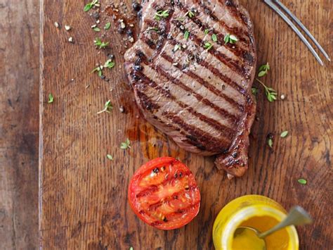 Gegrilltes Steak Mit Tomate Rezept EAT SMARTER