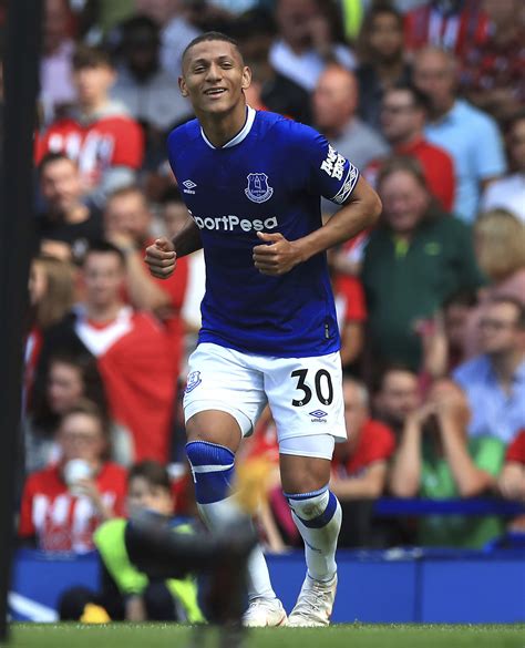 Richarlison scores again as Everton beats Southampton 2-1