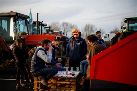 Poljoprivreda I Protesti Traktori Blokiraju Glavne Puteve U Evropi