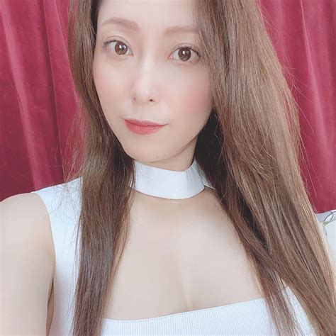 白木優子さんのインスタグラム写真 白木優子instagram「この服ヤバイのよ！下着つけられない、なので2枚目みたいになる😵 白木