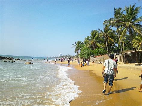 The Mount Lavinia Beach | The Family Travel Blog