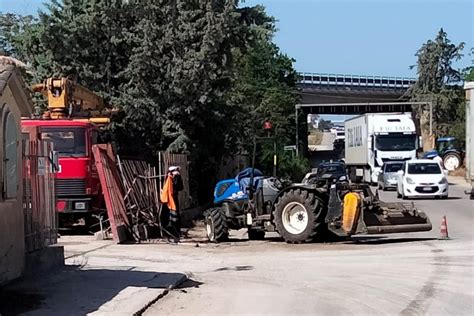 Grave Incidente Stradale Sulla Trani Andria Un 28enne Ferito Traffico