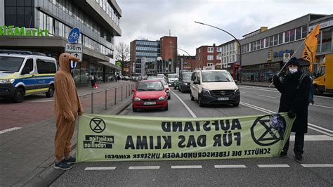 Berlin Abschlussbericht zu tödlichem Unfall während Klimaprotesten