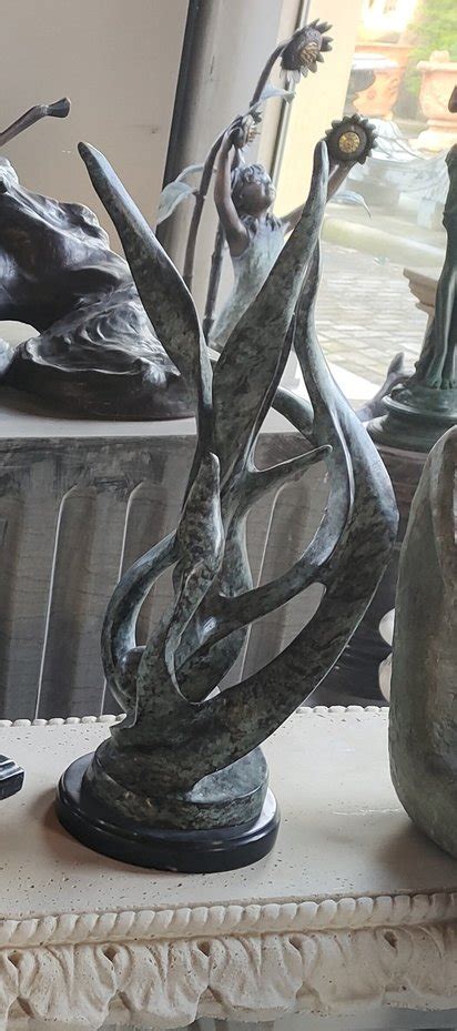 Bronzen Beeld Modern Sculptuur Met Meisje Op Voet Eliassen Home