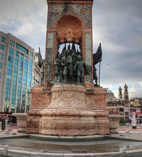 Taksim editorial stock image. Image of city, square - 135564529