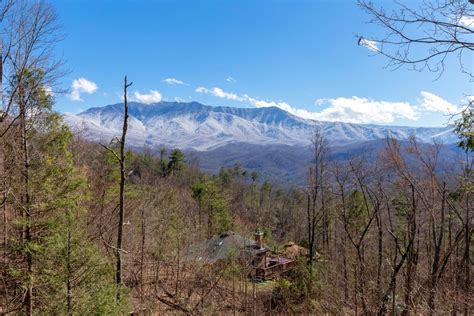 7 Extraordinary Cabins with Mountain Views in Gatlinburg, TN