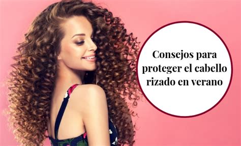 Guía práctica y necesaria para cuidar el pelo rizado en verano