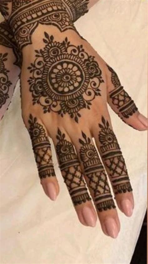 Pin By Ishika On Pins By You Latest Henna Designs Henna Tattoo