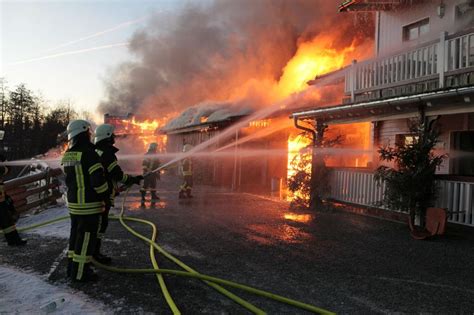 Meterhohe Flammen Ber Pullman City Millionenschaden