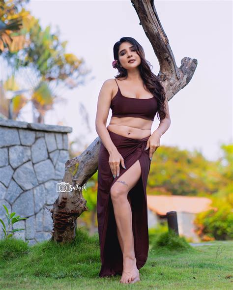 Sakshi Agarwal Hot Navel Photos South Indian Actress