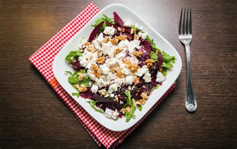 Beet Salad with Arugula - Recipstep