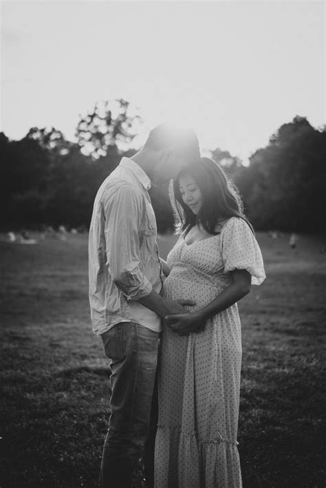 A Golden Hour Maternity Session In Prospect Park Lucie B Maternity Photography Poses