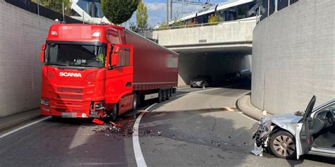 Kreuzlingen TG 85 jährige Lenkerin bei Kollision mit LKW verletzt